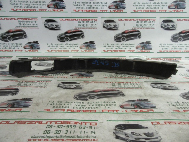 Fiat Stilo 5 ajtós, 1821920131 számú, jobb első díszcsík  a képen látható sérüléssel