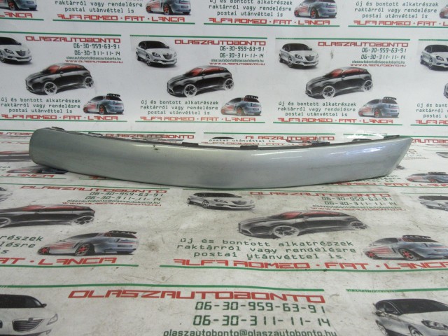 Fiat Stilo 5 ajtós, 1821920141 számú, zöldes színű, bal első díszcsík