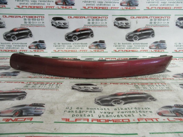 Fiat Stilo 5 ajtós, 1821920141 számú, bordó színű, bal első díszcsík