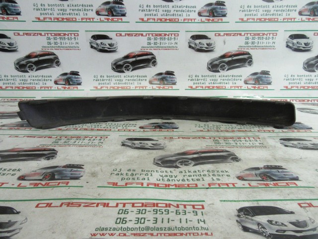 Fiat Stilo 5 ajtós , 1821920141 számú, piros színű, bal első díszcsík
