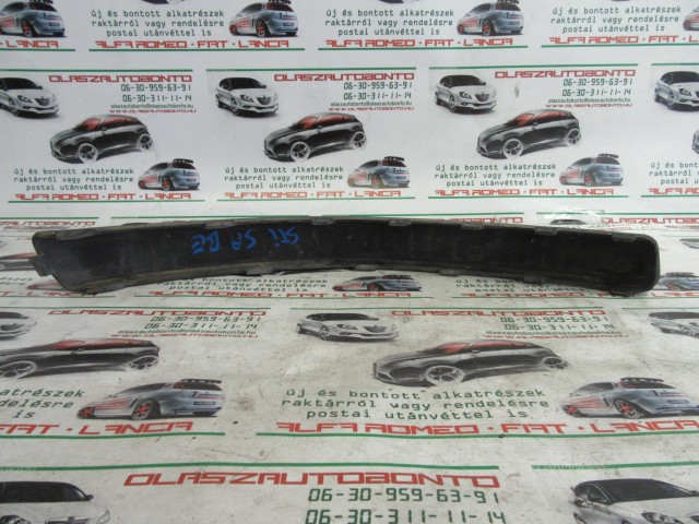 Fiat Stilo 5 ajtós , 1821920141 számú, bal első díszcsík a képen látható sérüléssel