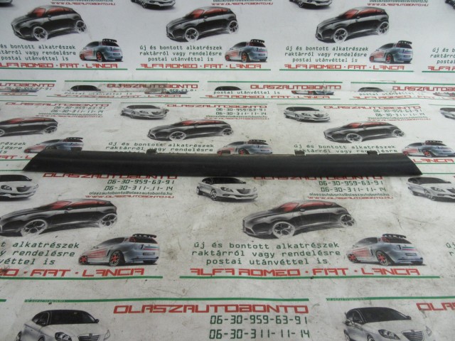 Alfa Romeo 147 46559920 számú, középső díszcsík