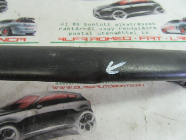 Alfa Romeo 147 46559918 számú, jobb hátsó díszcsík a képen látható sérüléssel
