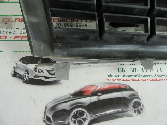 Fiat Doblo II. 735395576 számú díszrács a képen látható sérüléssel