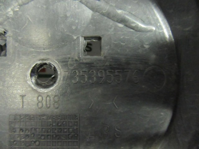 Fiat Doblo II. 735395576 számú díszrács a képen látható sérüléssel