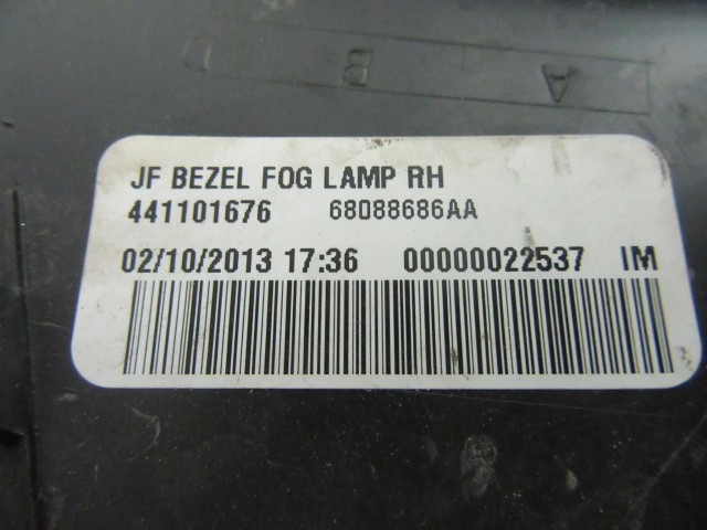 Dodge Yourney 68088686AA számú, jobb első ködlámpa keret