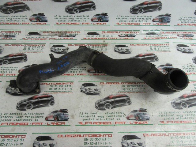 Fiat Multipla 1,9 Jtd 115Le levegőcső a képen látható sérüléssel