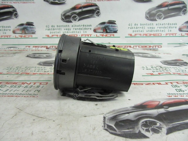 Alfa Romeo 159 levegő beömlő a képen látható sérüléssel