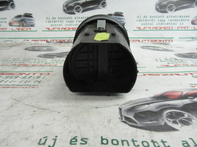 Alfa Romeo 159 levegő beömlő a képen látható sérüléssel