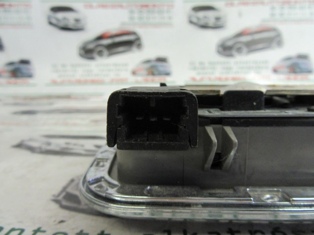 Alfa Romeo 166 156019133 számú belső világítás