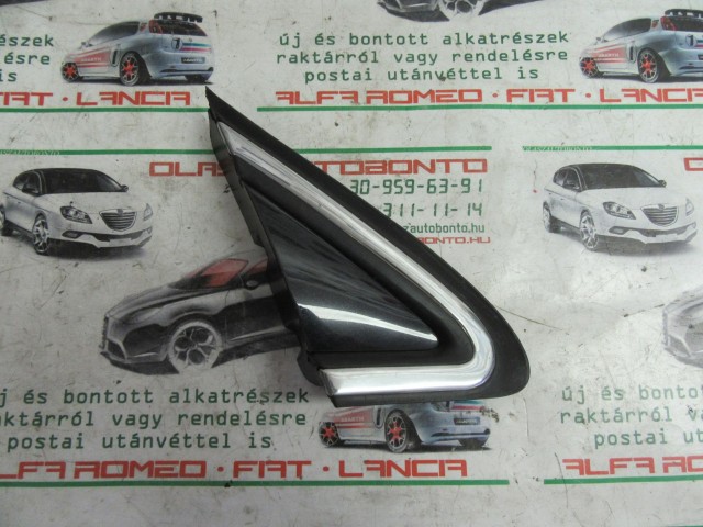 Fiat Croma 735446132 számú , jobb első sárvédő háromszög