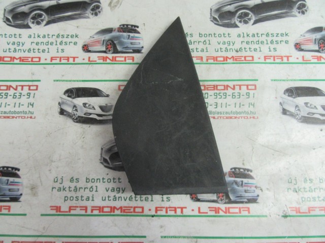 Alfa Romeo 159 limusin jobb hátsó ajtón takaró műanyag