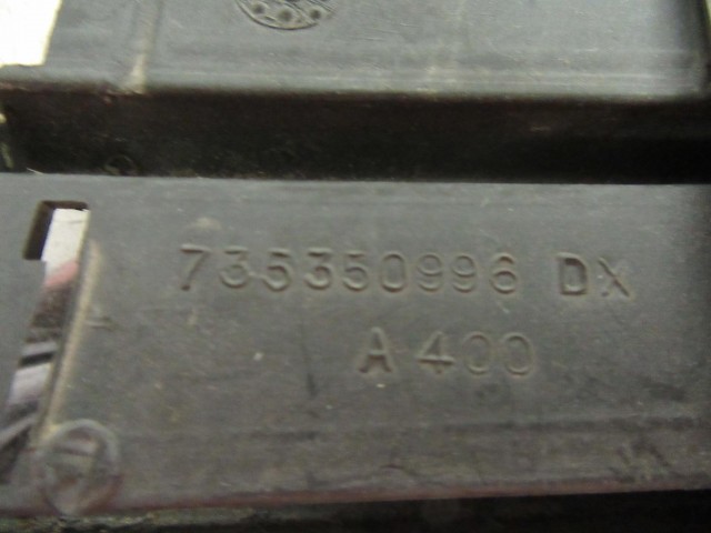 Fiat Idea 735350996 számú, jobb első díszrács