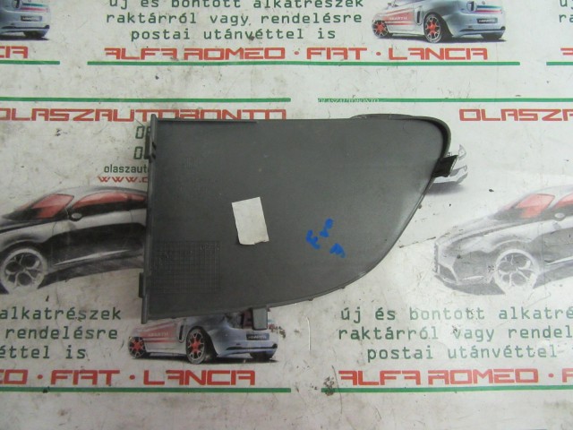Fiat Punto Evo 735500131 számú, jobb első díszrács