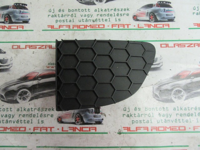 Fiat Punto Evo 735500135 számú, bal első díszrács