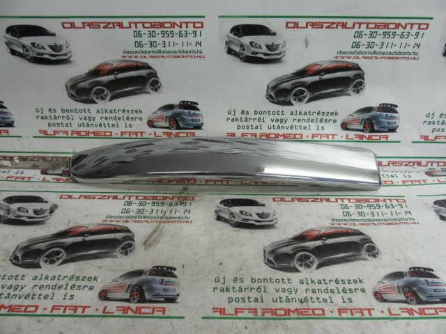 Fiat 500 735429581 számú, króm, jobb első díszcsík a képen látható sérüléssel