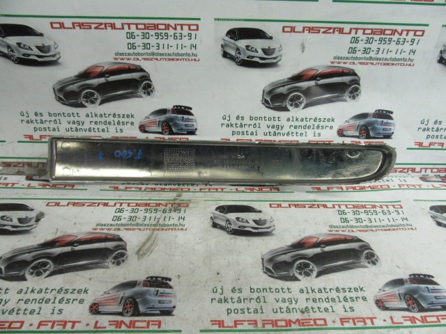 Fiat 500 735429581 számú, króm, jobb első díszcsík a képen látható sérüléssel