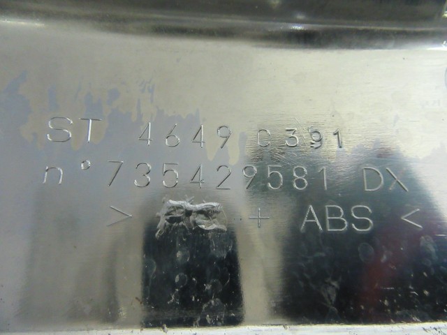 Fiat 500 735429581 számú, króm, jobb első díszcsík a képen látható sérüléssel