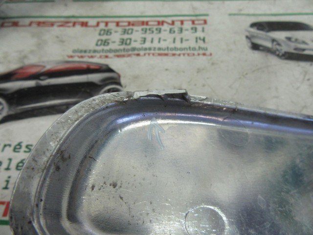 Fiat 500 735429581 számú, króm, jobb első díszcsík a képen látható sérüléssel