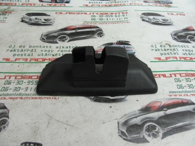 Alfa Romeo 159 sw csomagtér ajtó zár burkolat