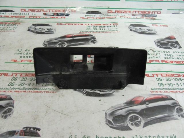 Alfa Romeo 159 sw csomagtér ajtó zár burkolat