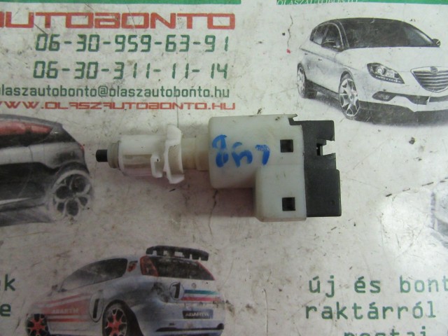 Alfa Romeo/Lancia  46543839 számú féklámpa kapcsoló