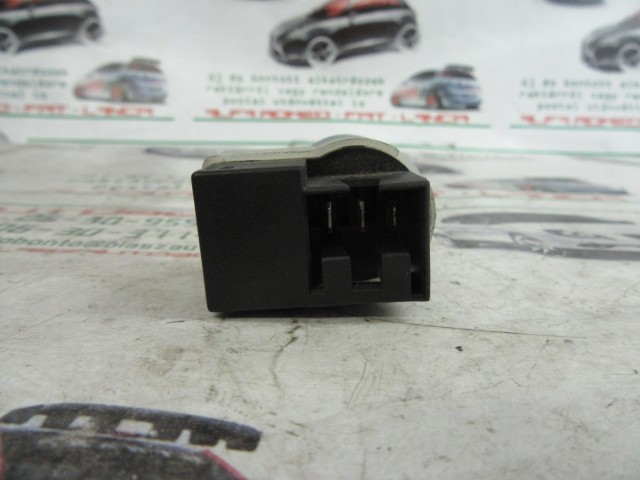 Alfa Romeo/Lancia  46543839 számú féklámpa kapcsoló