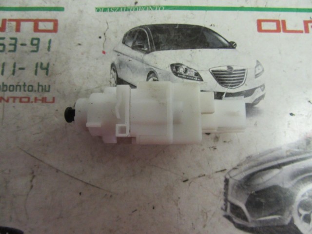 Alfa Romeo/Fiat/Lancia 46742974 számú féklámpa kapcsoló