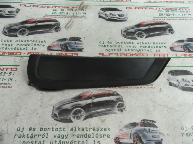 Fiat Bravo II. 735430071 számú, bal hátsó C oszlop dísz műanyag