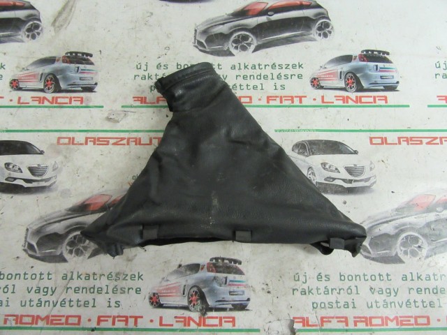 Fiat Linea kézifék szoknya a képen látható sérüléssel