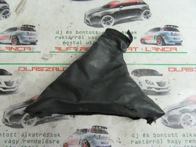 Fiat Linea kézifék szoknya a képen látható sérüléssel