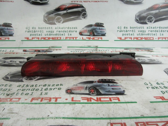 Alfa Romeo 145 333341 számú pótféklámpa