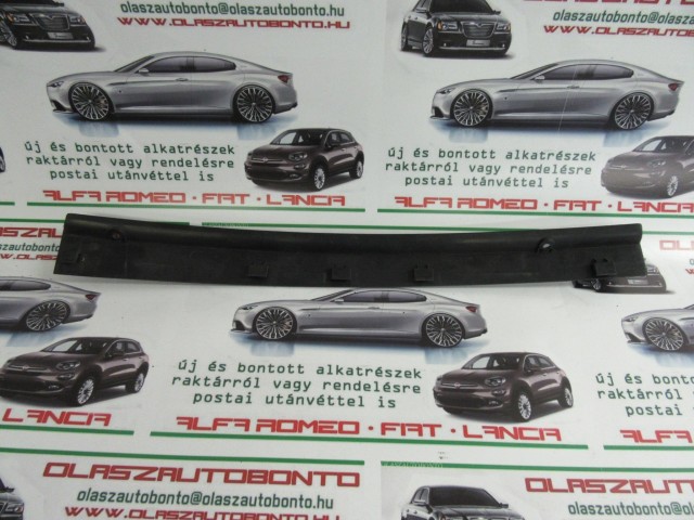 Fiat Punto II. 735274982 számú, jobb hátsó díszcsík az üveg mellett