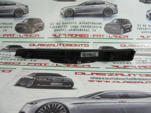 Alfa Romeo 159 ezüst csíkos, jobb első ajtókárpit díszcsík