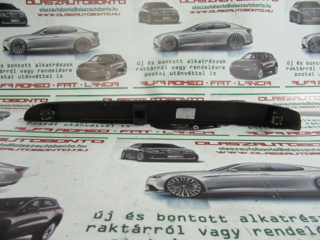 Alfa Romeo Giulietta 156088501 számú, fekete színű, bal hátsó díszcsík