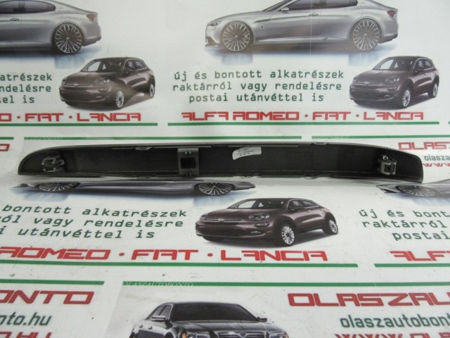 Alfa Romeo Giulietta 156088501 számú, ezüst színű, bal hátsó díszcsík
