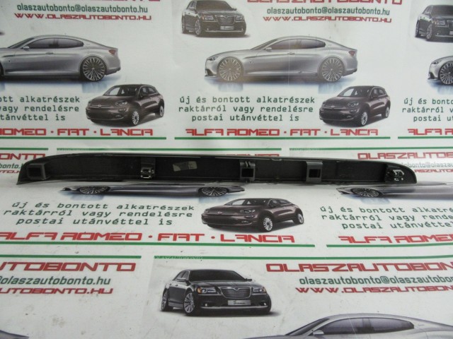 Alfa Romeo Giulietta 156088497 számú, ezüst színű, jobb első díszcsík