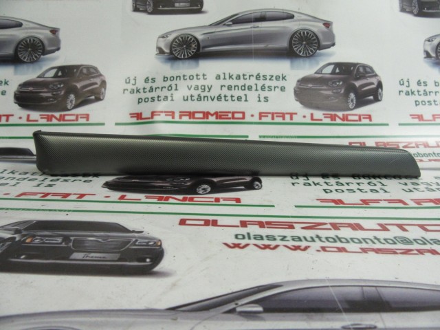 Alfa Romeo 159 zöld csíkos színű, jobb első ajtókárpit díszcsík