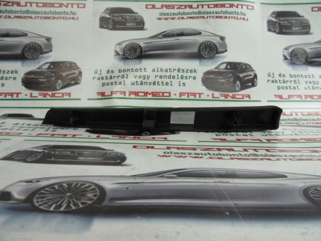 Alfa Romeo 159 pezsgő csíkos, jobb első ajtókárpit díszcsík