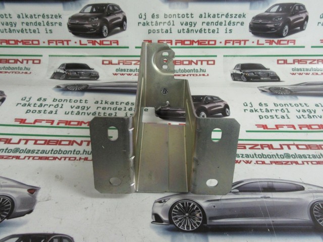 Fiat Linea 51789378 számú, csomagtér ajtó zárbetét ház tartó