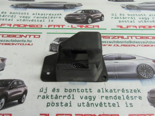 Fiat Fiorino/Qubo 735461742 számú, bal hátsó zár takaró