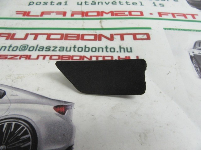 Fiat Grande Punto 735442367 számú ,jobb oldali csavar takaró
