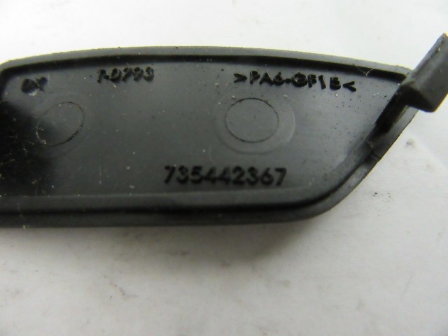 Fiat Grande Punto 735442367 számú ,jobb oldali csavar takaró