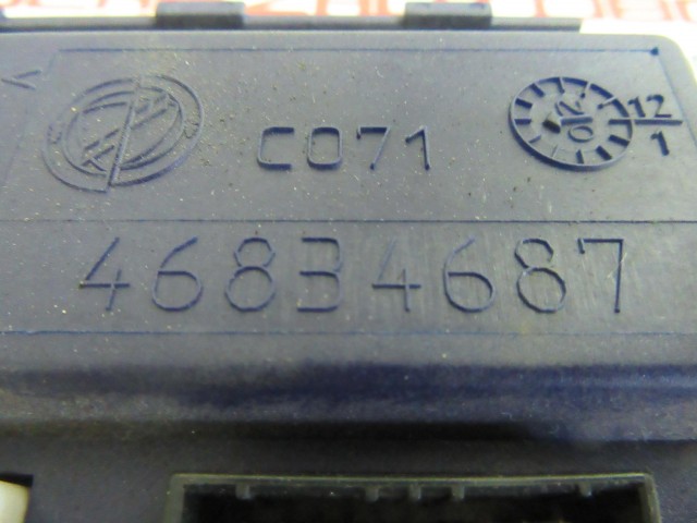 Fiat Multipla 46834687 hátsó elektromos ablakemelő vezérlő