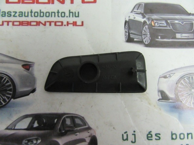 Jeep Renegade jobb első ajtókárpit csavar takaró