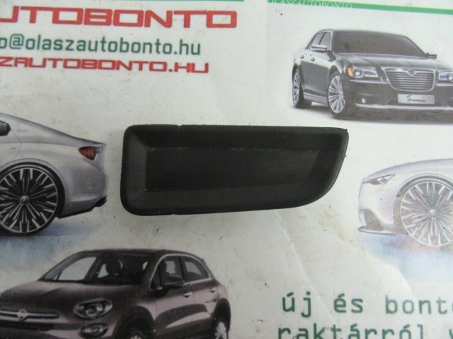 Jeep Renegade bal első ajtókárpit csavar takaró