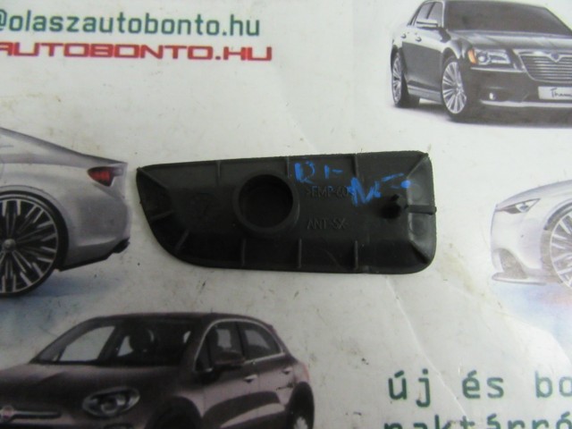 Jeep Renegade bal első ajtókárpit csavar takaró