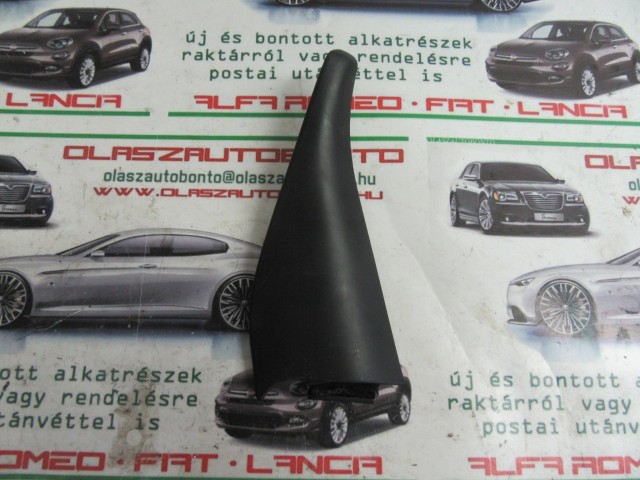 Alfa Romeo 159 sw 156052233 számú, jobb hátsó takaró háromszög