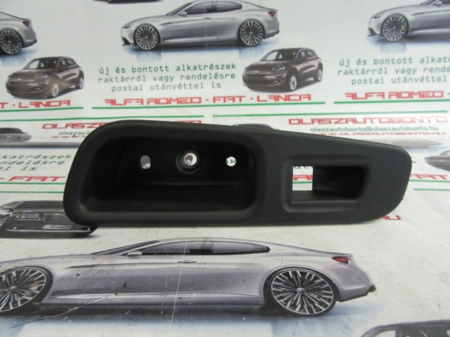 Jeep Renegade bal hátsó ajtóbehajtó