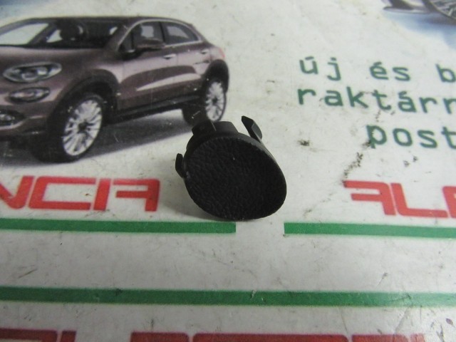 Fiat Stilo 3 ajtós , ajtókárpit csavar takaró